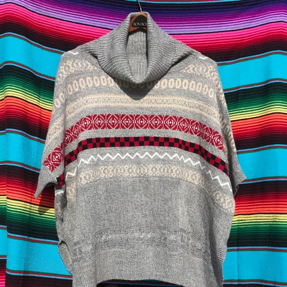 Romeo & Juliet Couture Sweater. Size: Large. - Picture 2 of 5